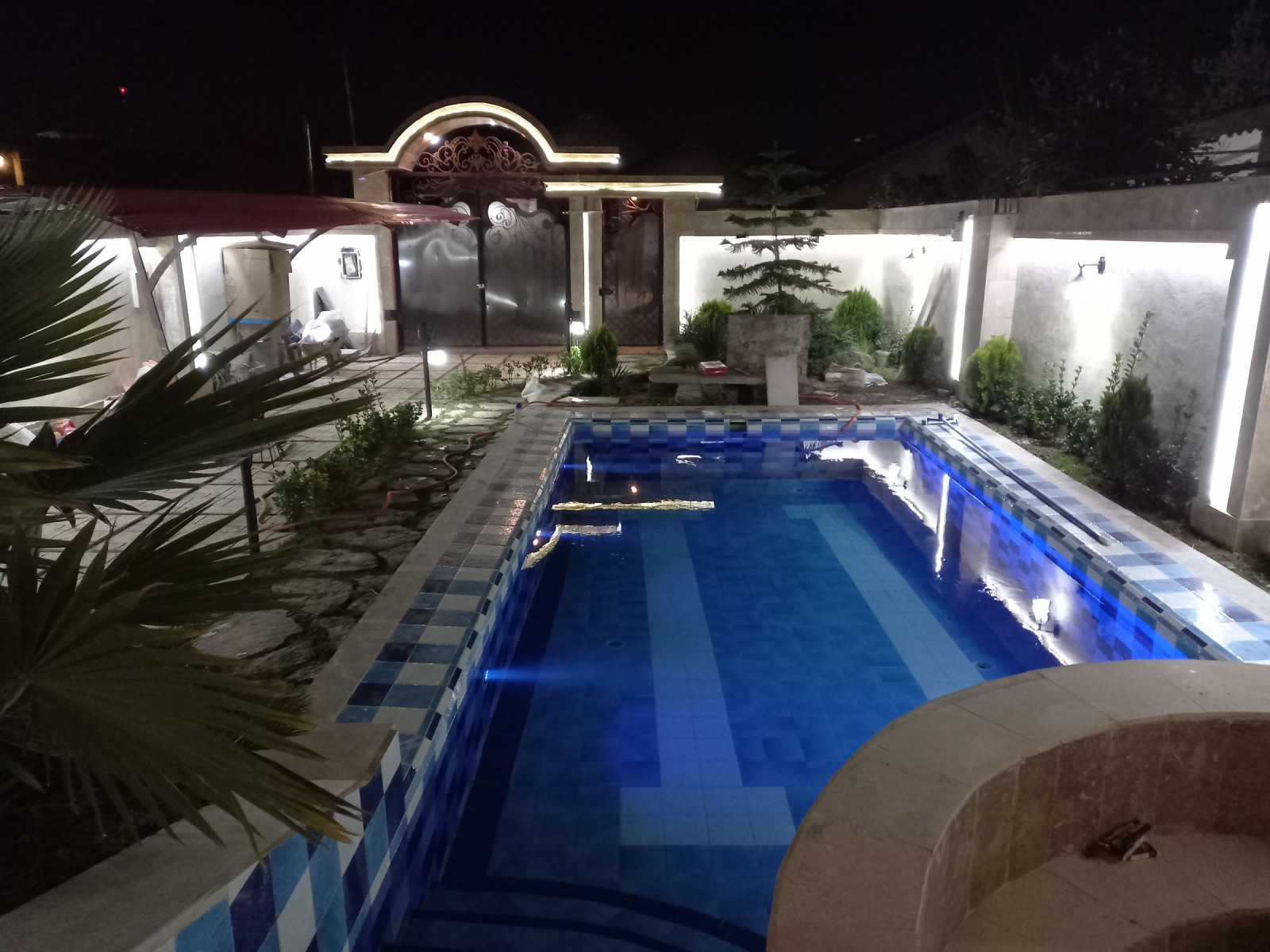 محوطه و استخر محوطه و استخر