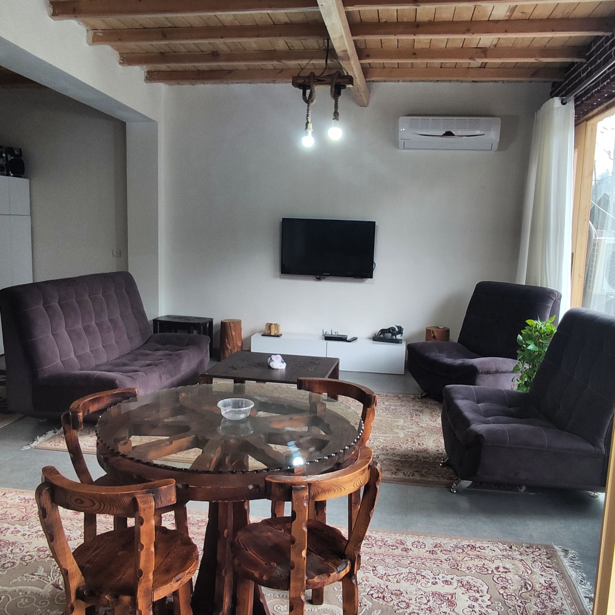 اتاق پذیرایی طبقه همکف