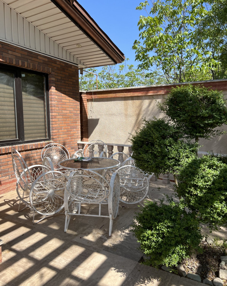 میز و صندلی میز و صندلی