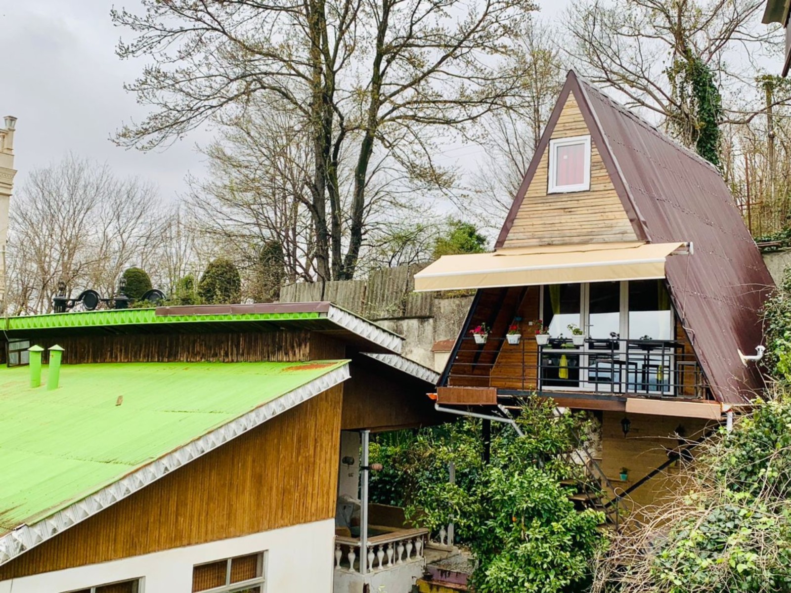 نمای بیرونی ساختمان