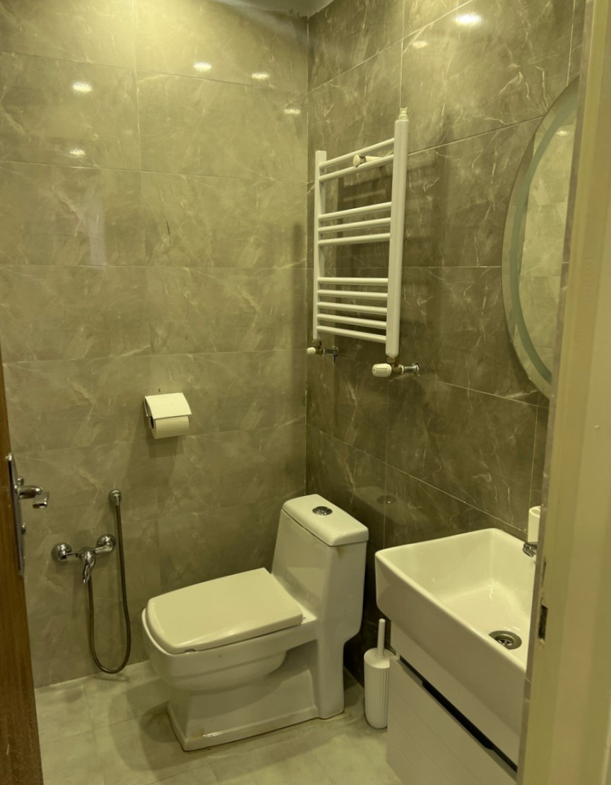 سرویس بهداشتی و حمام اتاق خواب 1