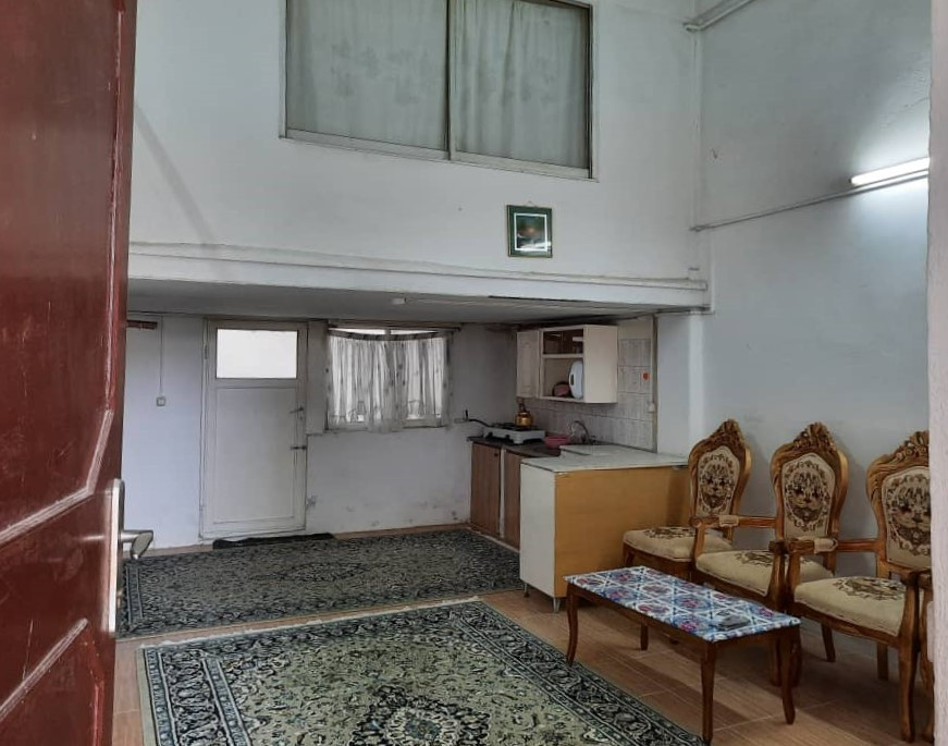 اتاق پذیرایی و آشپزخانه طبقه همکف