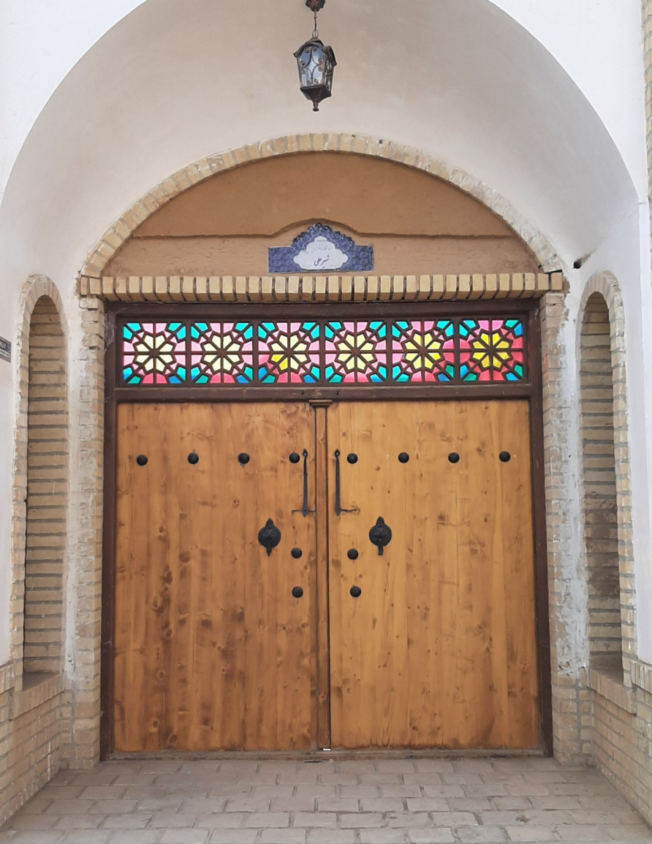 درب ورودی اقامتگاه