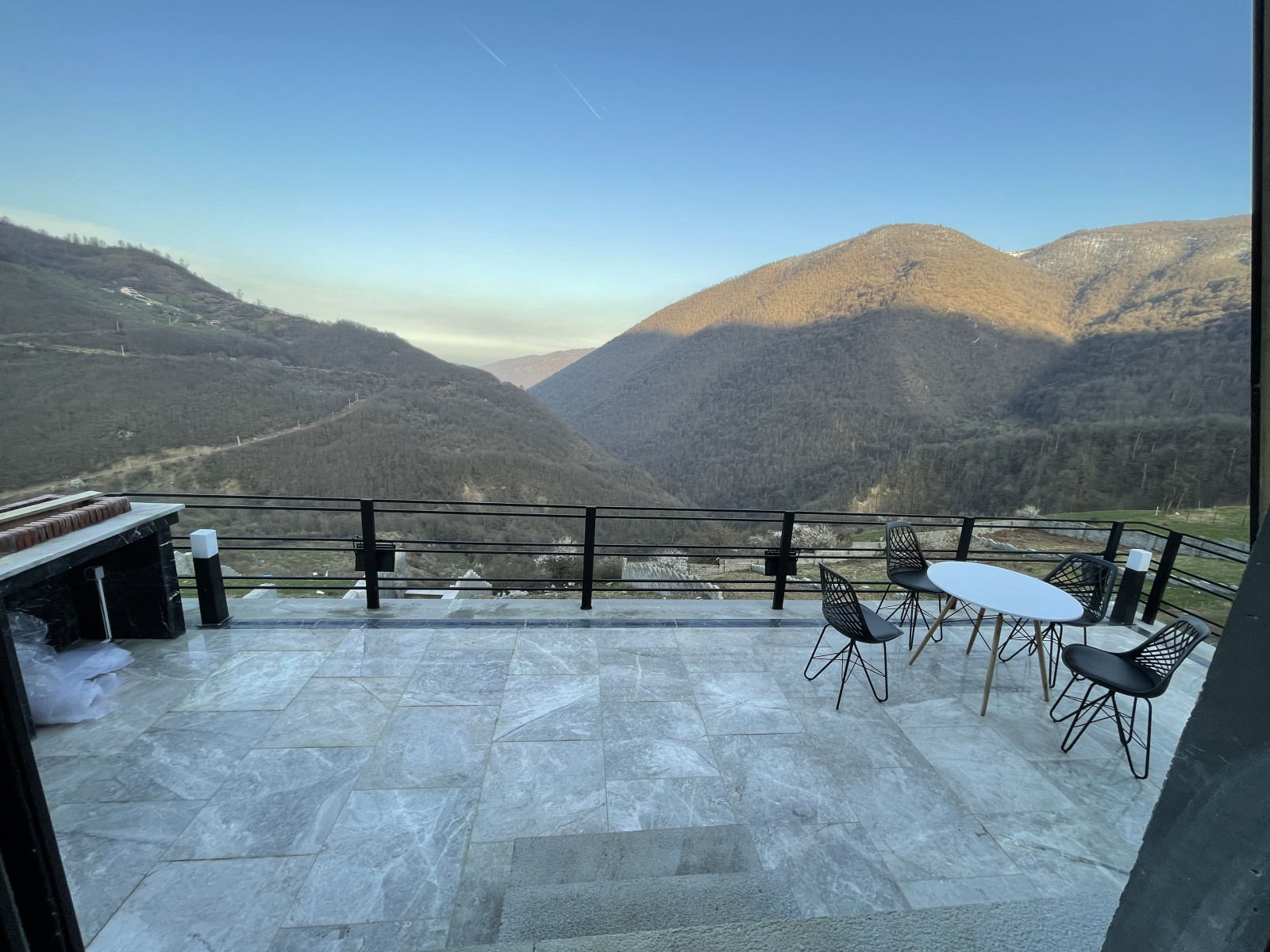 تراس کلبه تراس کلبه