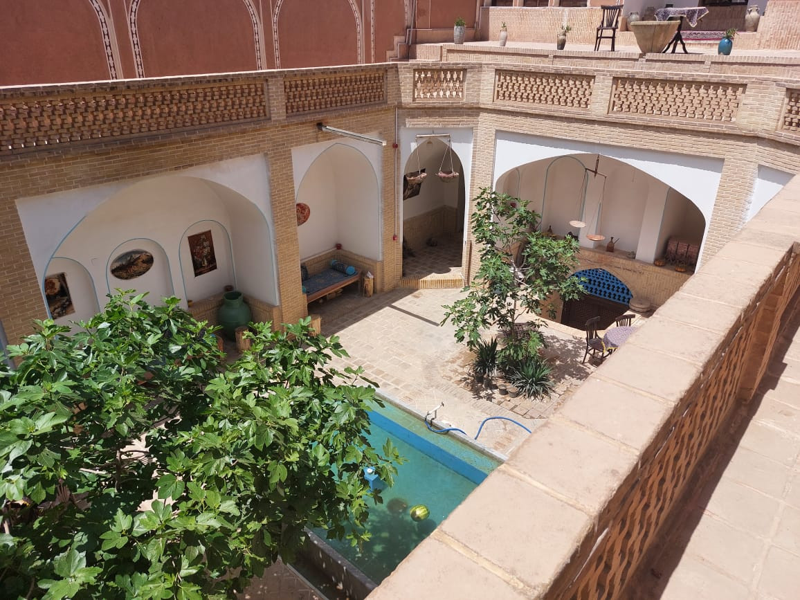 حیاط