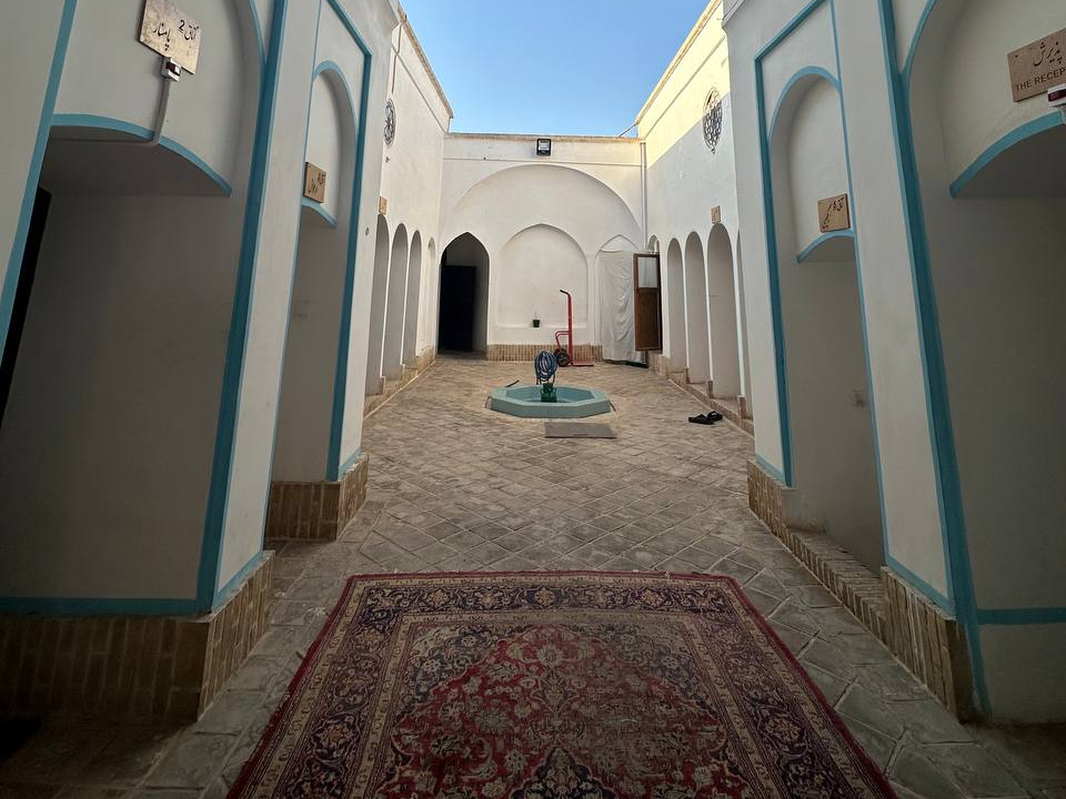 نمای بیرونی ساختمان