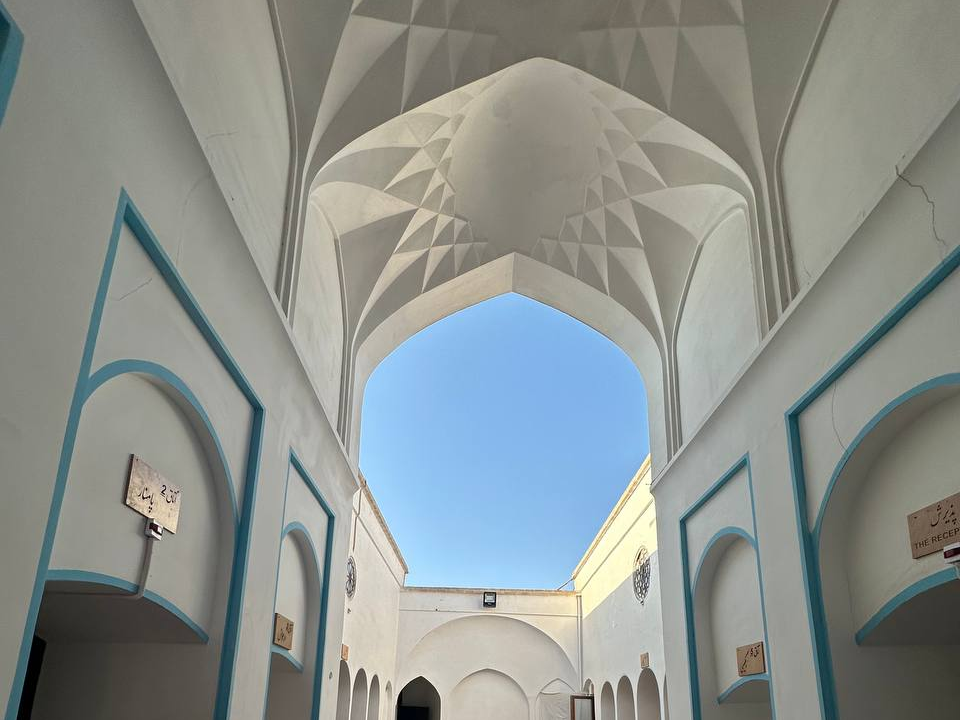 نمای بیرونی ساختمان