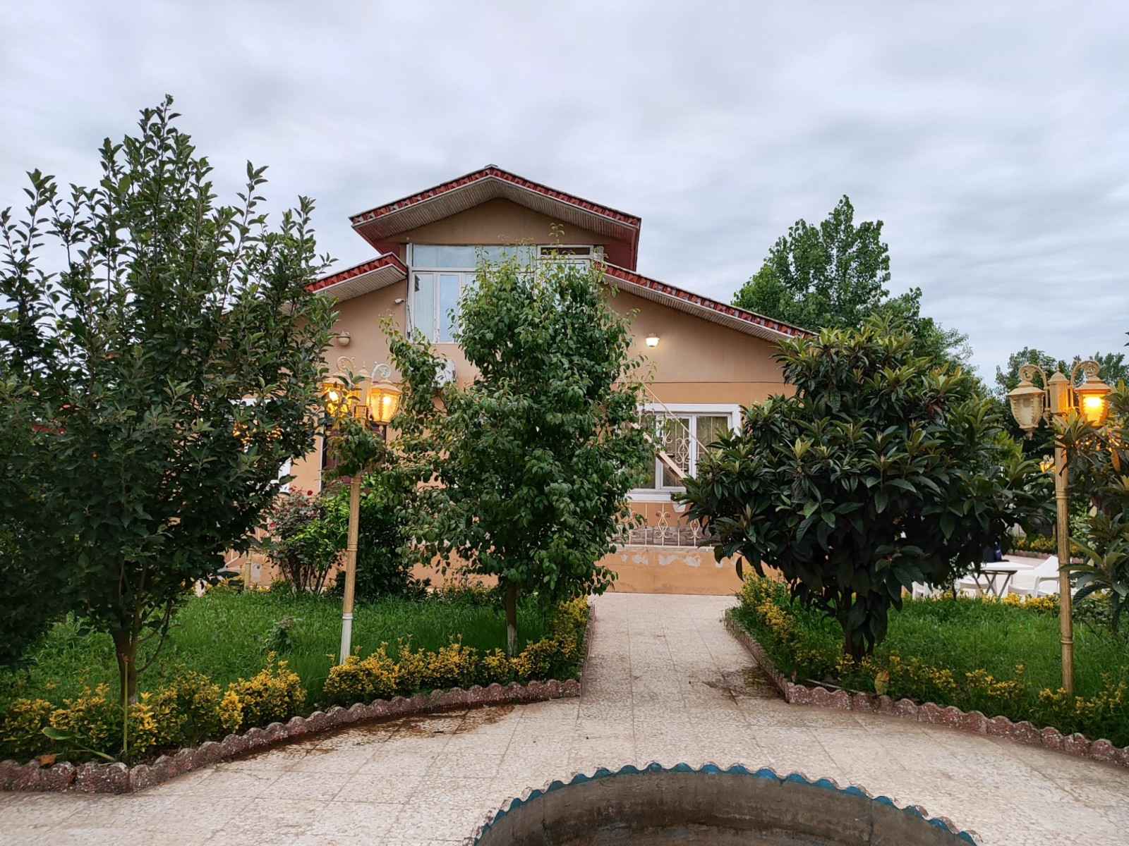 حیاط دلباز حیاط دلباز