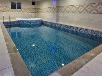 ویلای نوساز دارای استخر و میز بیلیارد؛ تراس ویلای نوساز دارای استخر و میز بیلیارد؛ تراس