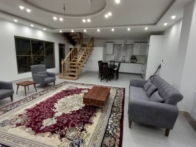 ویلای تریپلکس با استخر و جکوزی دارای سالن بازی