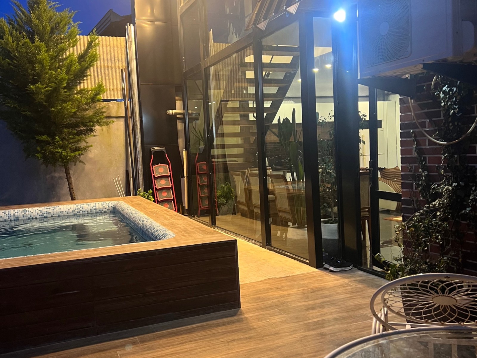 نمای بیرونی ساختمان