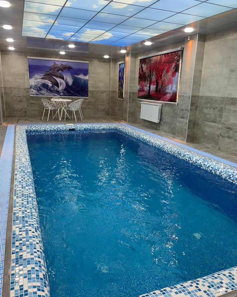 استخر سرپوشیده