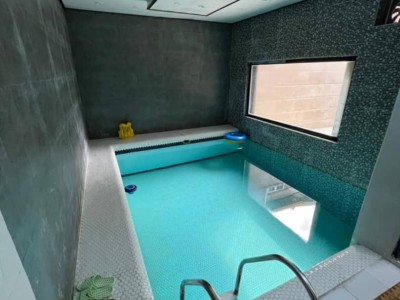 ویلای دوبلکس دوخوابه دارای استخر سرپوشیده آبگرم