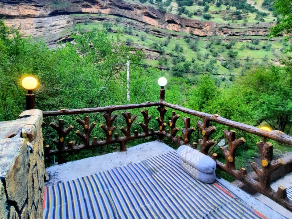 حیاط ویلا و ویوی زیبای آن