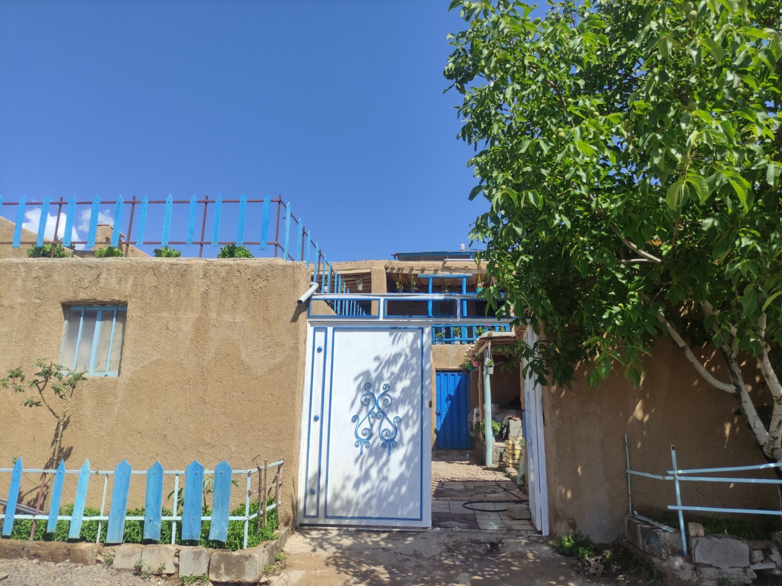 نمای بیرونی ساختمان