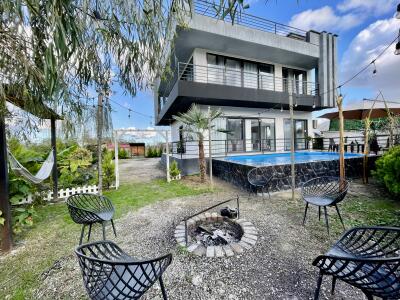 ویلای مدرن استخردار سه خواب نوساز با چشم اندازی عالی