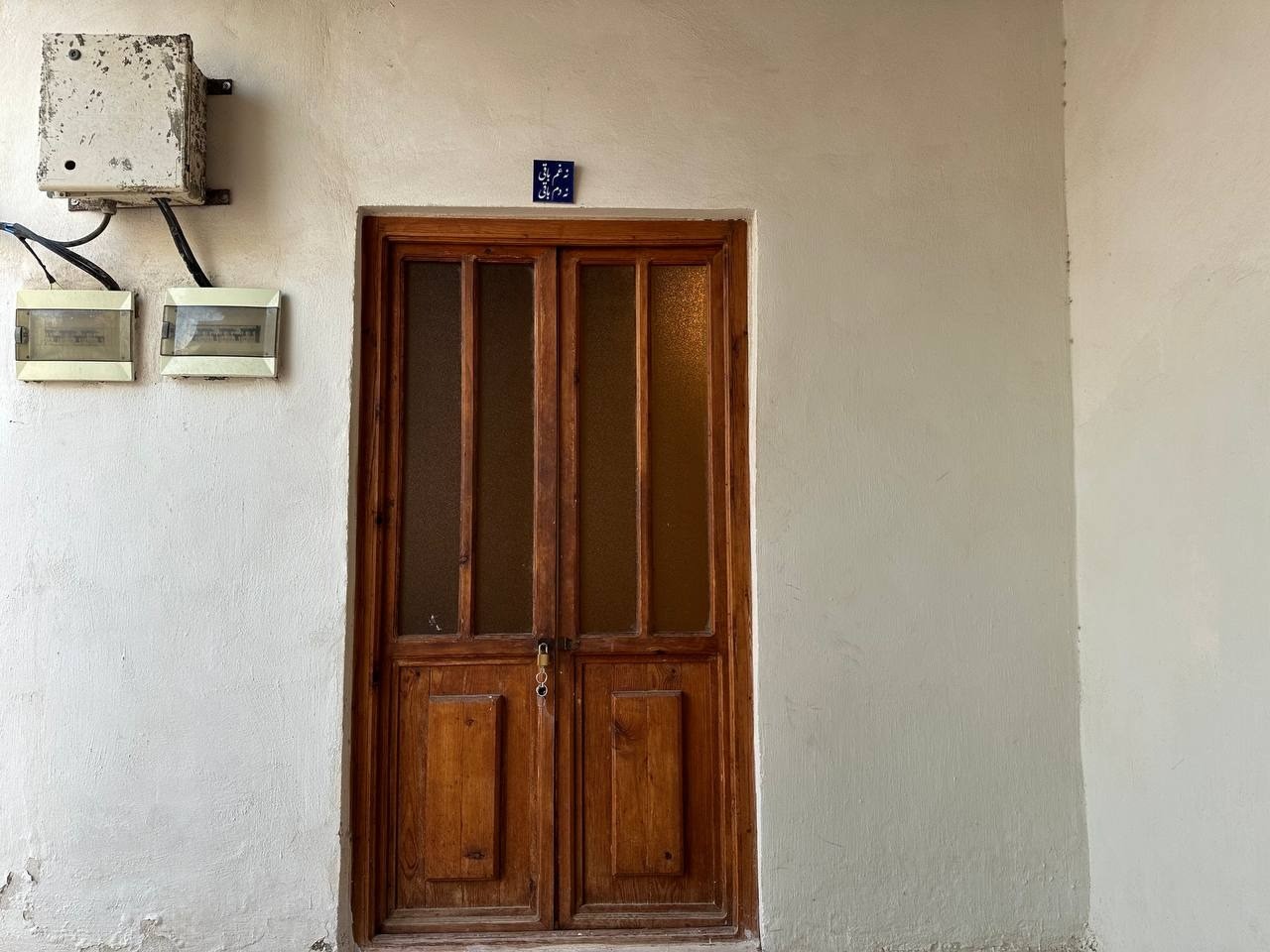 درب ورودی اتاق مستر ۵ درب ورودی اتاق مستر ۵