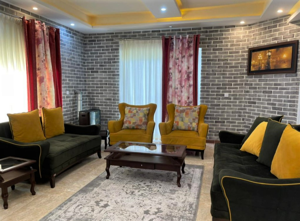 اتاق پذیرایی طبقه همکف