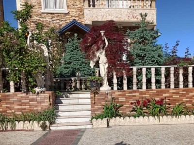 دوبلکس چهار خوابه دارای میزبیلیارد و استخر آبگرم