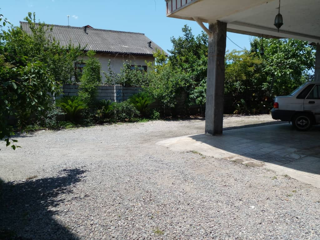 حیاط و پارکینگ