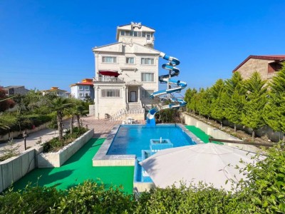 ويلاى لوکس 5 طبقه با سرسره آبی 100 متری
