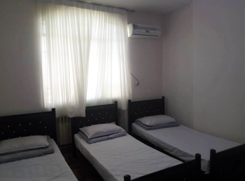 داخل "اتاق سه تخته (1)" داخل "اتاق سه تخته (1)"