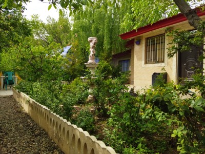 باغ ویلای تک خواب با استخر آب‌گرم