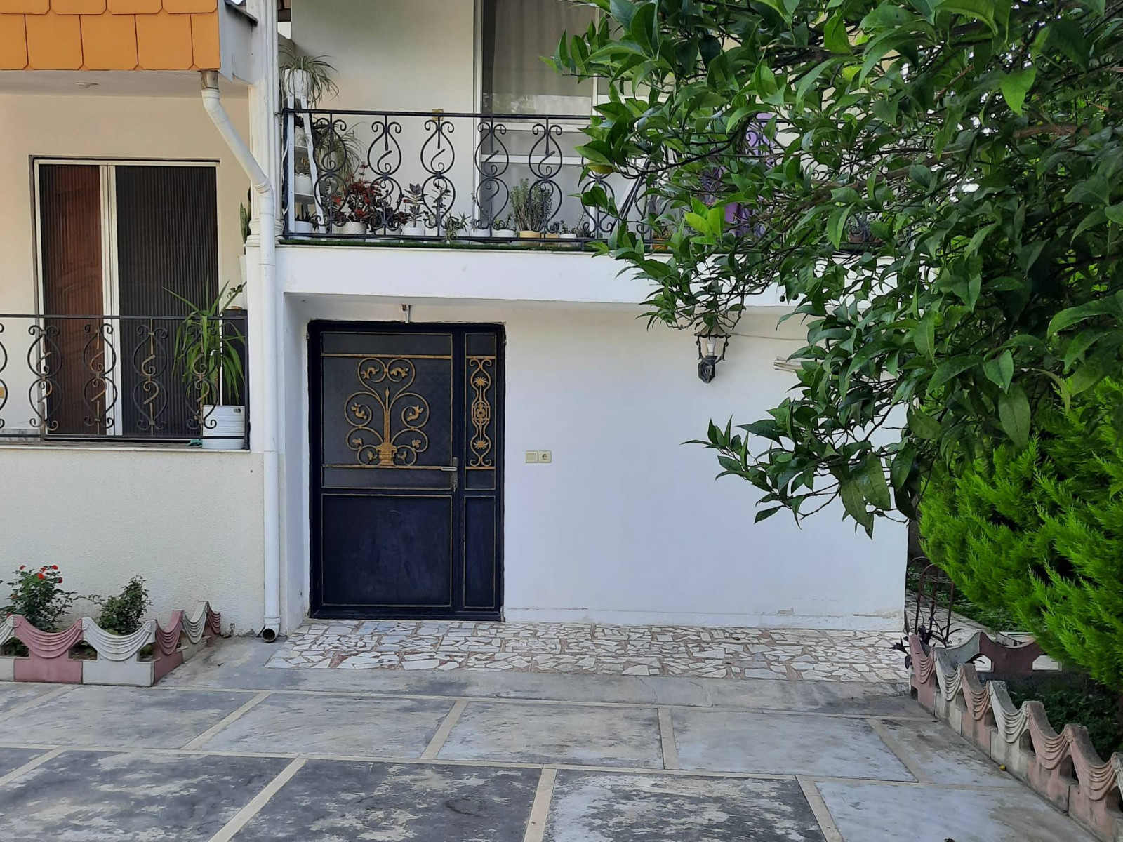 نمای بیرونی ساختمان