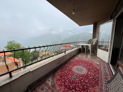 خانه جنگلی کوهستانی با ویوی زیبا
