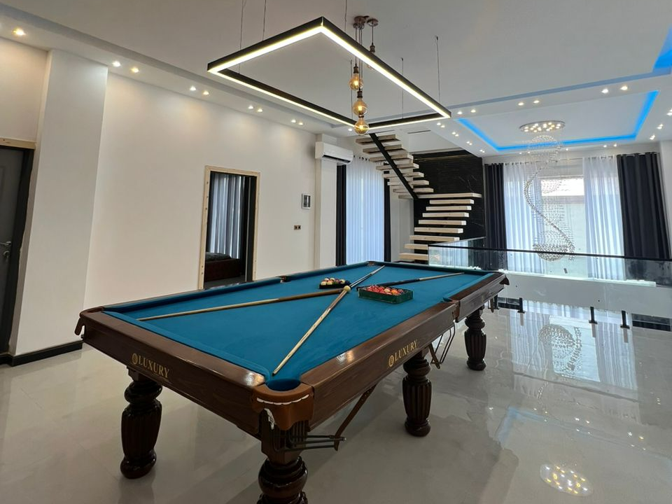 اتاق پذیرایی طبقه اول