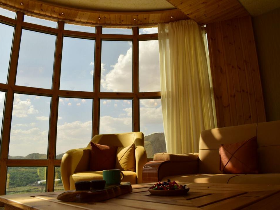 دید سالن به بیرون