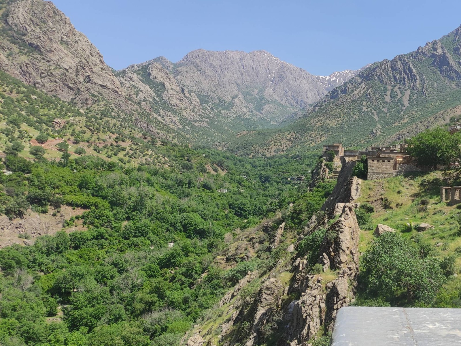 ویوی روبه روی اقامتگاه