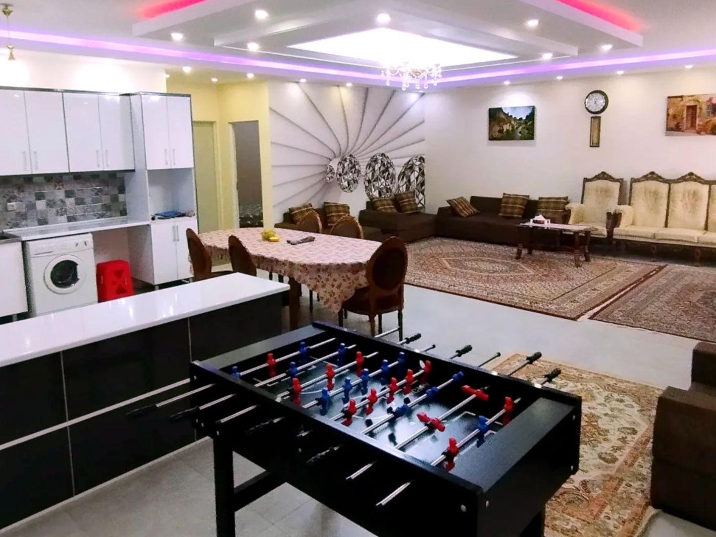 پذیرایی بزرگ با فوتبال دستی