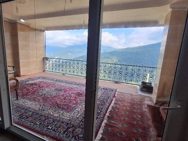 نمای بیرون از داخل