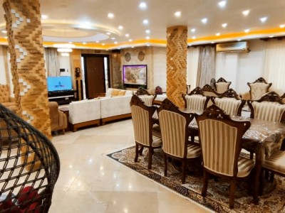عمارتی پنج خواب مستر و استخر سرپوشیده آبگرم