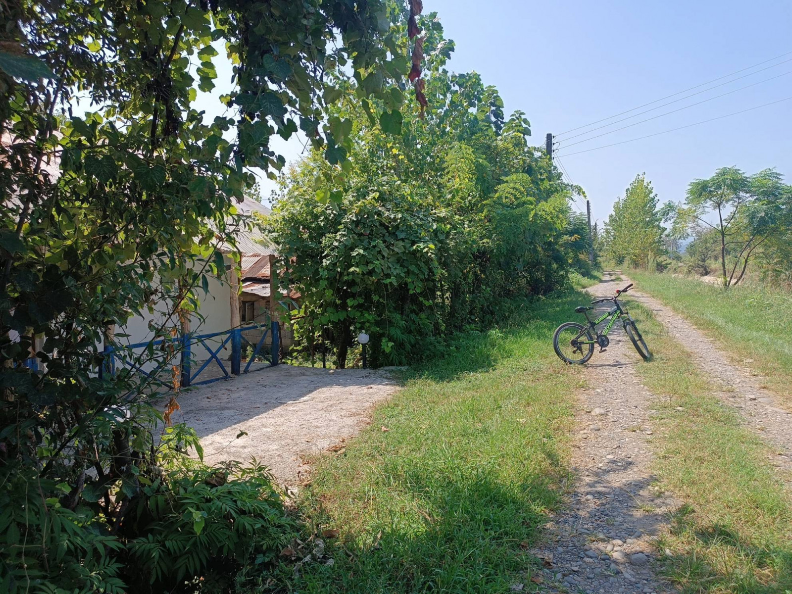 نمای ورودی کوچه