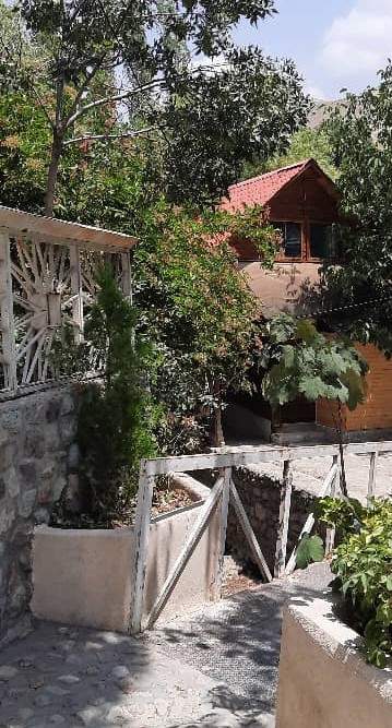 محوطه اطراف اقامتگاه