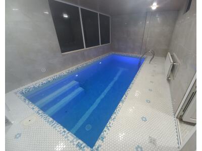 واحد مبله تک خواب در نزدیکی جنگل استخر دار