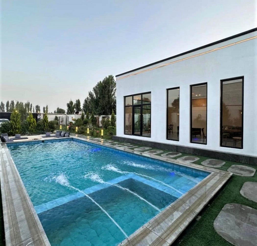 نمای اقامتگاه و استخر نمای اقامتگاه و استخر