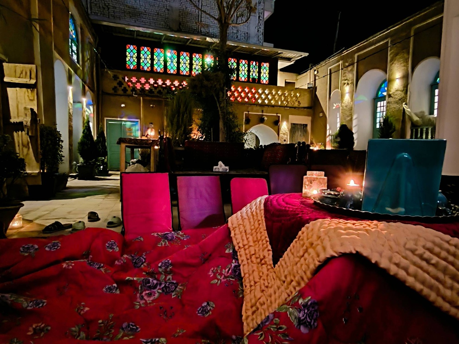 حیاط فضای مشترک