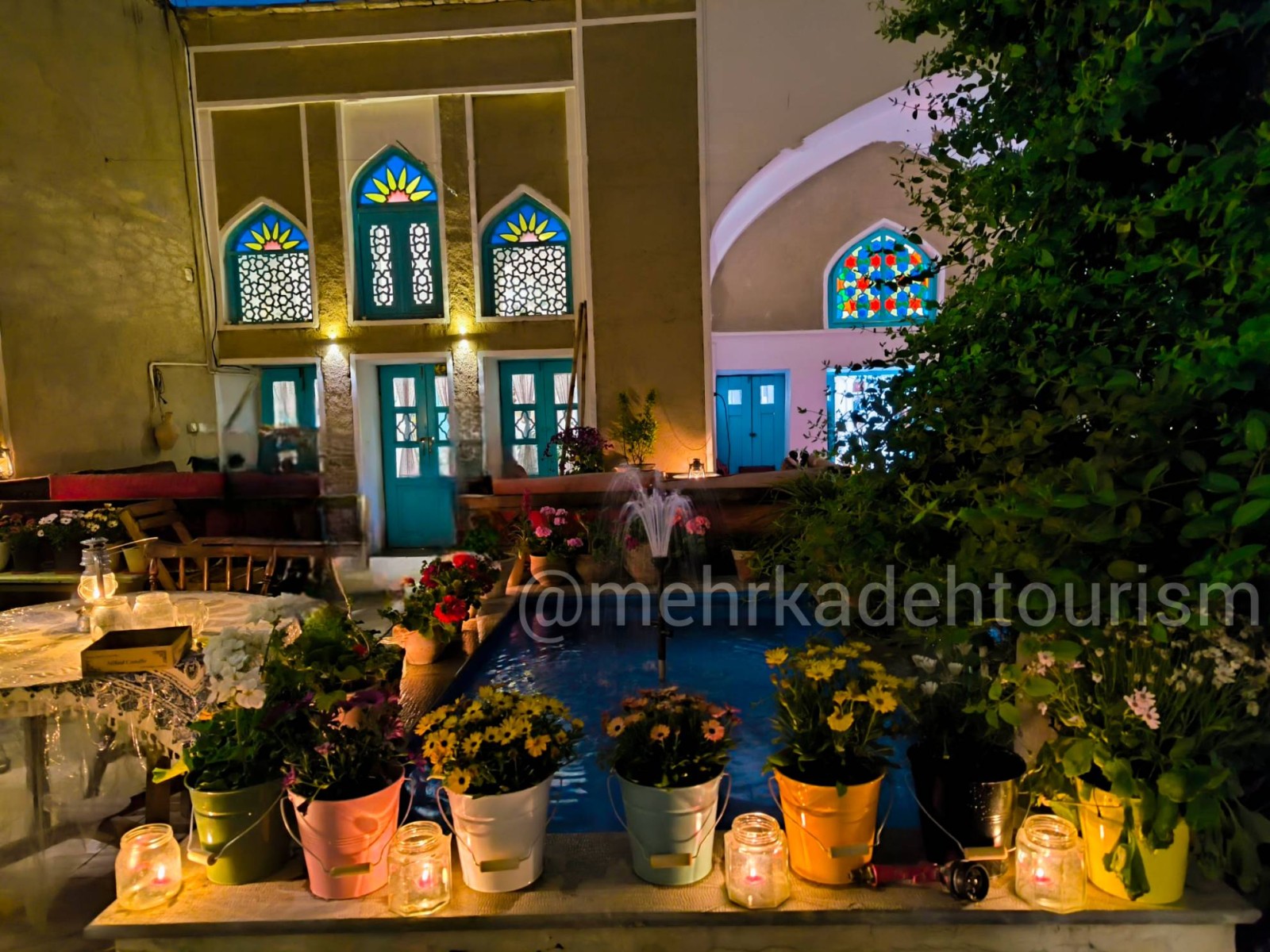 حیاط فضای مشترک