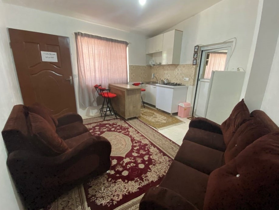 اتاق پذیرایی و آشپزخانه