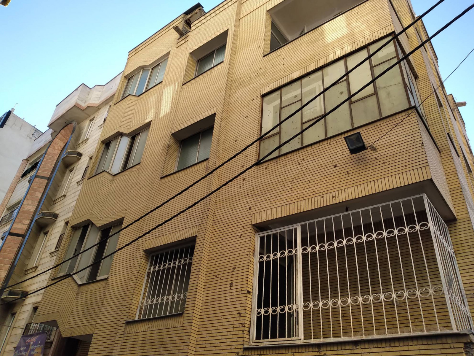 نمای بیرونی ساختمان