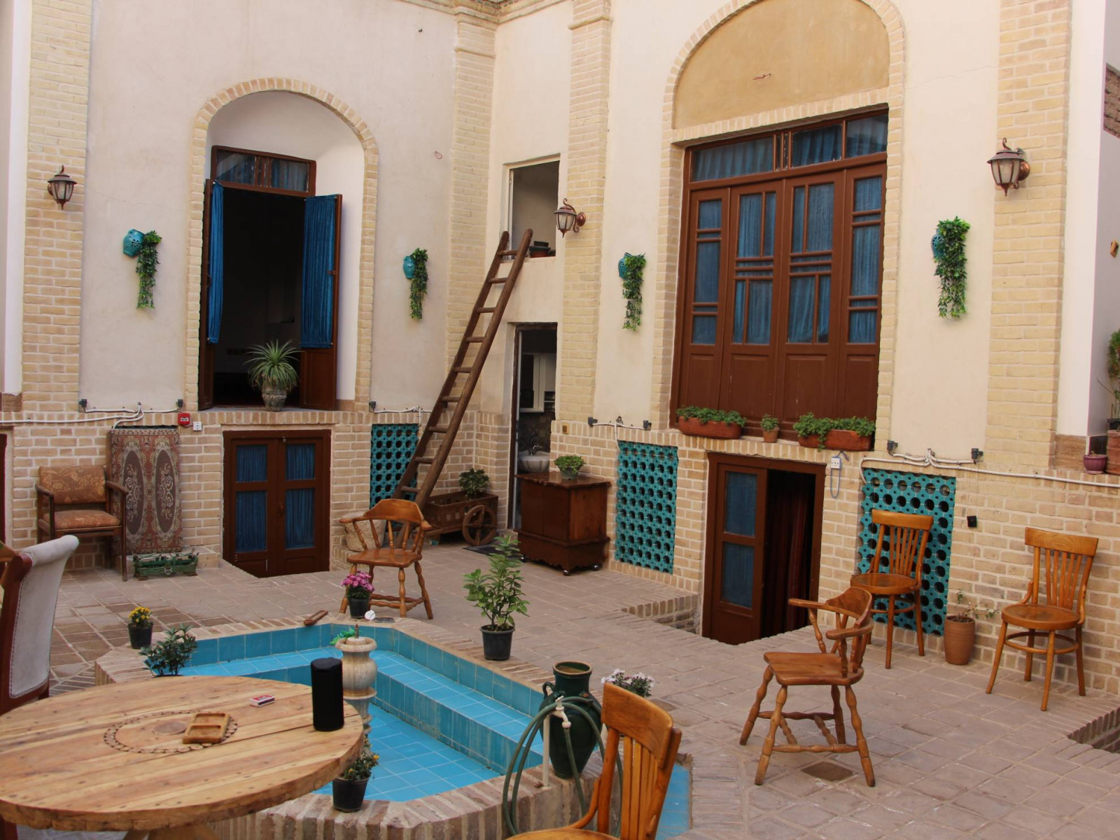 حیاط