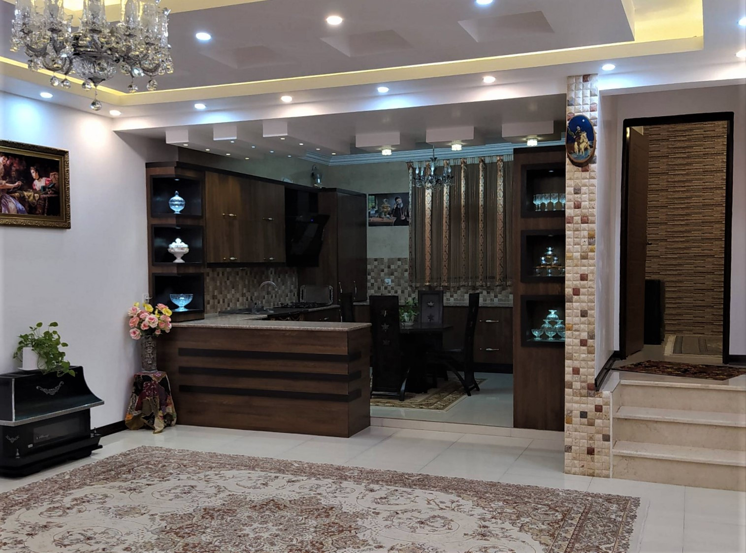 اتاق پذیرایی و آشپزخانه