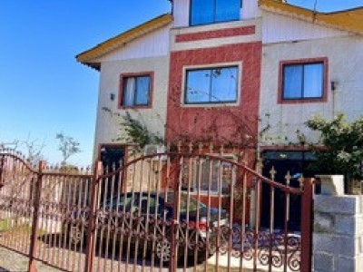 خانه ویلایی با منظره زیبای کوهستان