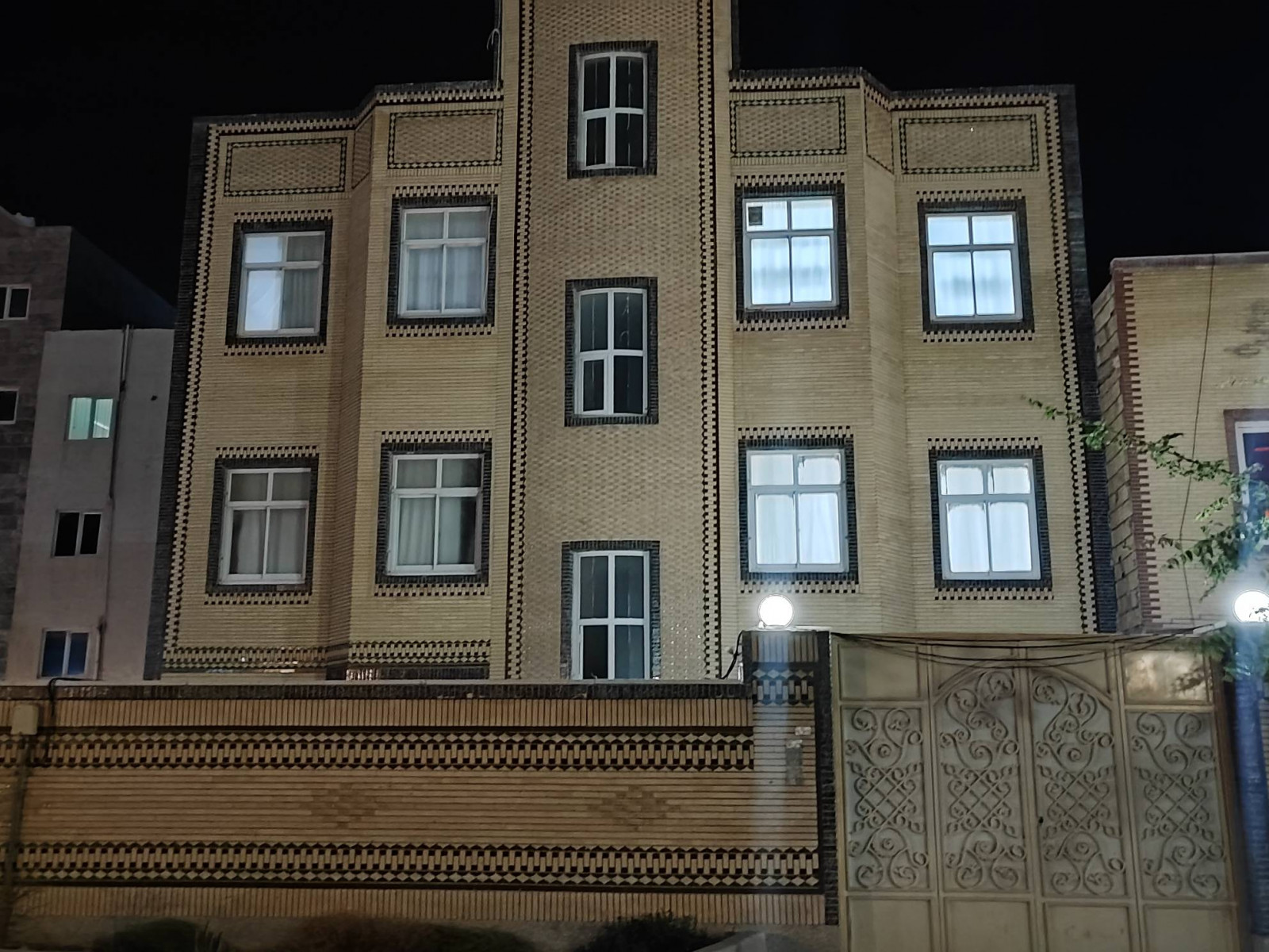 نمای بیرونی ساختمان
