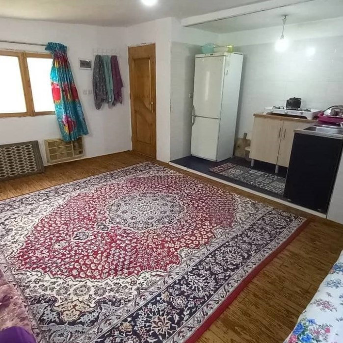 اتاق پذیرایی و آشپزخانه