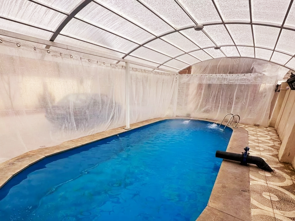 استخر سرپوشیده