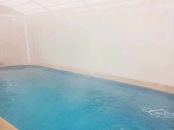 استخر سرپوشیده